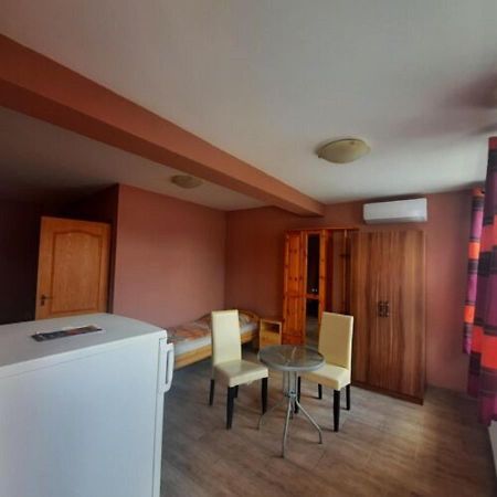 Hotel Ikszt Vendeghaz Dávod Exterior foto