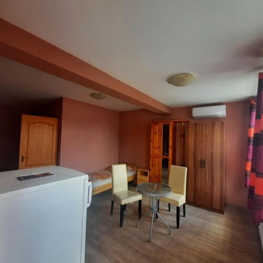 Hotel Ikszt Vendeghaz Dávod Exterior foto