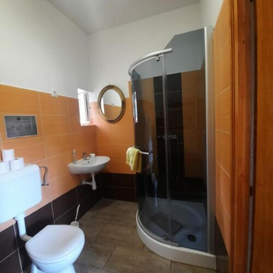 Hotel Ikszt Vendeghaz Dávod Exterior foto