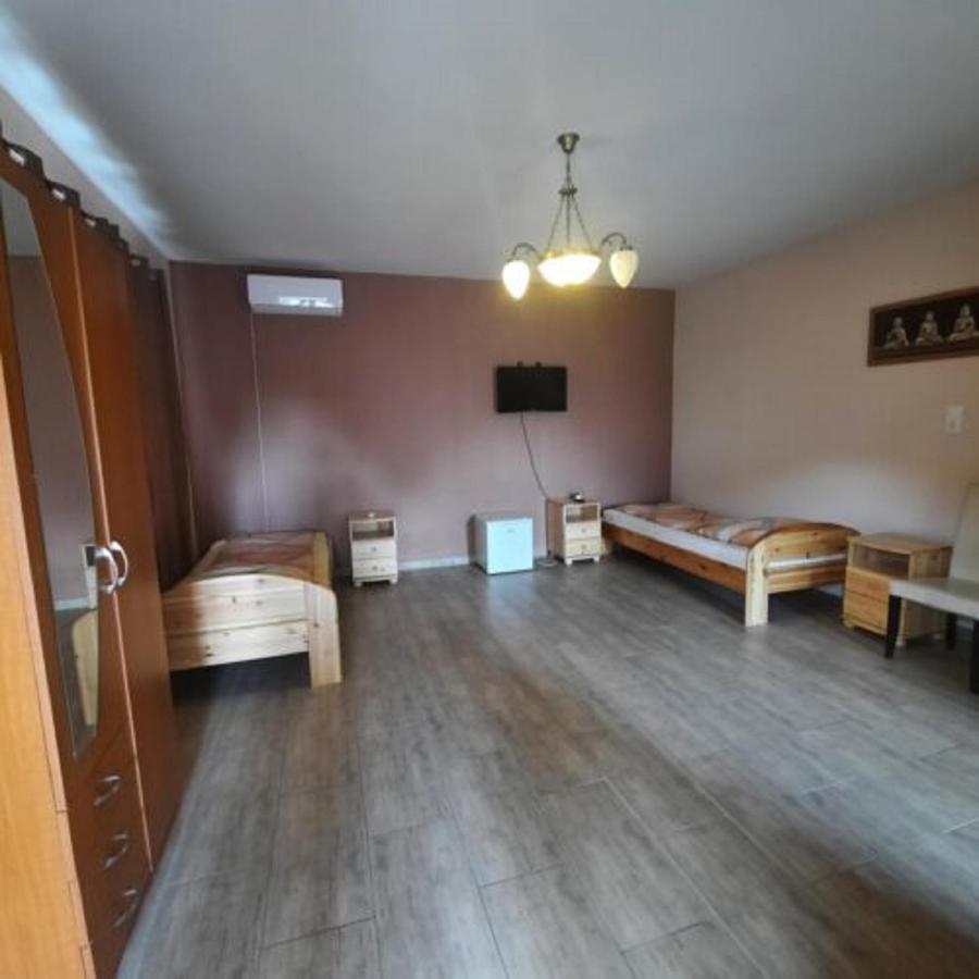 Hotel Ikszt Vendeghaz Dávod Exterior foto